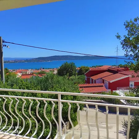 Holiday Neven Kastela
