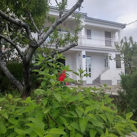 Holiday Neven Kastela