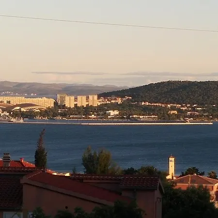 Holiday Neven Kastela