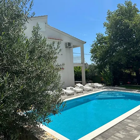 Holiday Neven Tatil Evi *